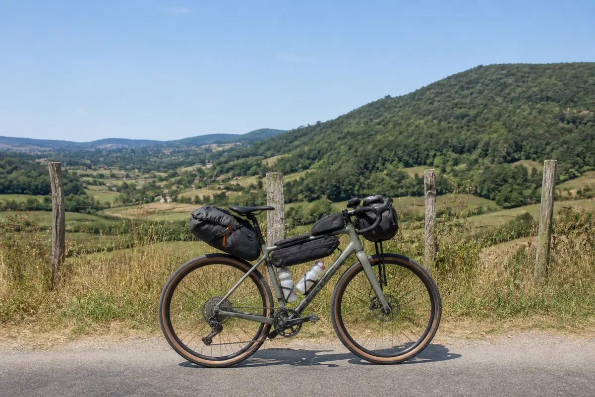 Gravel cyclotourisme : Quel vélo choisir pour voyager ?