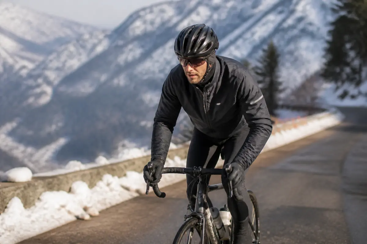 Vêtement vélo hiver : Comment bien s’habiller pour rouler ?